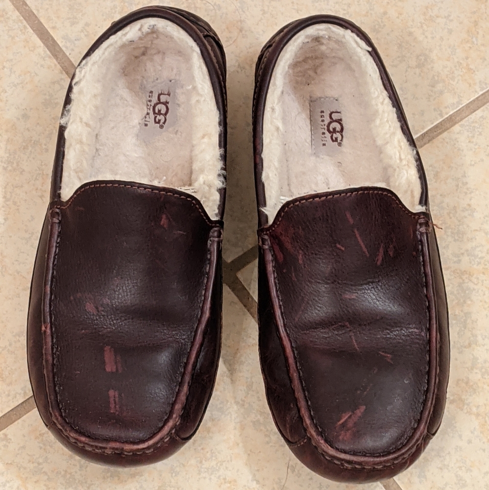 Ugg slippers Men's size 10